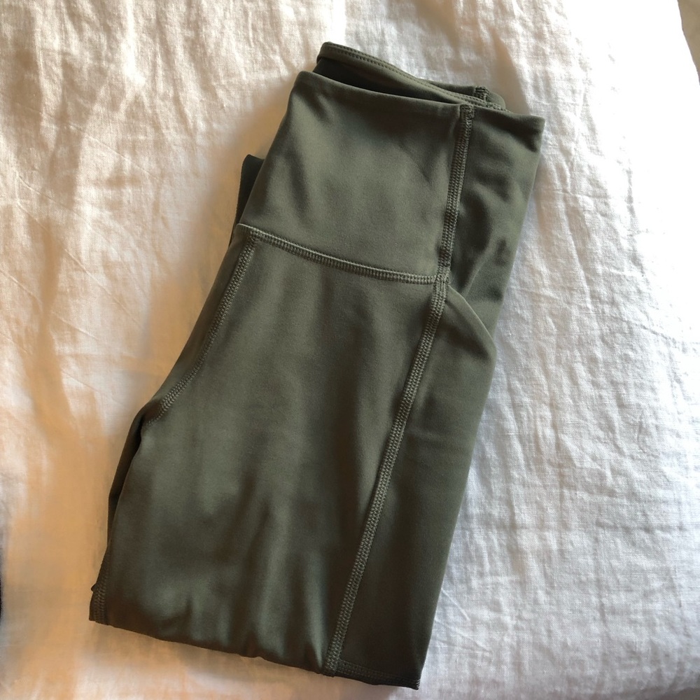 Girlfriend collective pocket legging 23 3/4 inseam